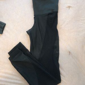 Nike rigged high waist leggings